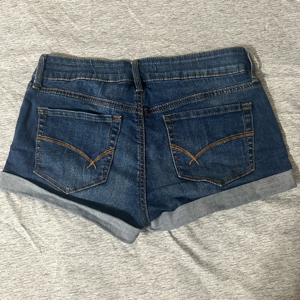 Bullhead Denim Co. Low Rise Cuffed Denim Shorts Size 5